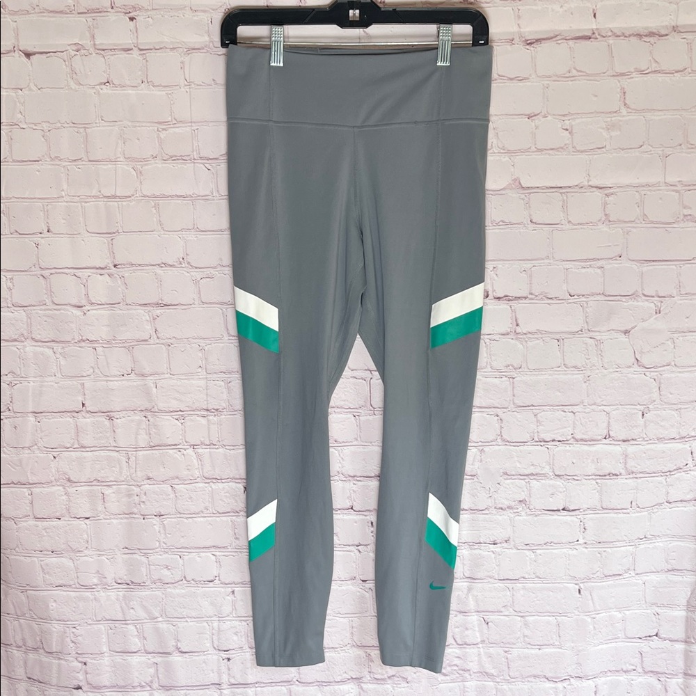 Nike Dri-FIT Gray Athletic Leggings‎ Woman’s Size Medium